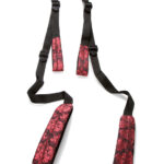 Huśtawka-SCANDAL OVER THE DOOR SWING