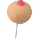 Lizak piersi cycek cycuszek sex wieczór kawalerski