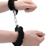 Kajdanki erotyczne z futerkiem czarne bdsm bondage