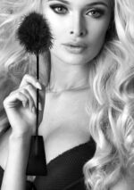 Crop with Feather Tickler - obrazek 6